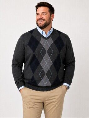 Haggar Men's Dark Gray and Black Argyle V-Neck Sweater